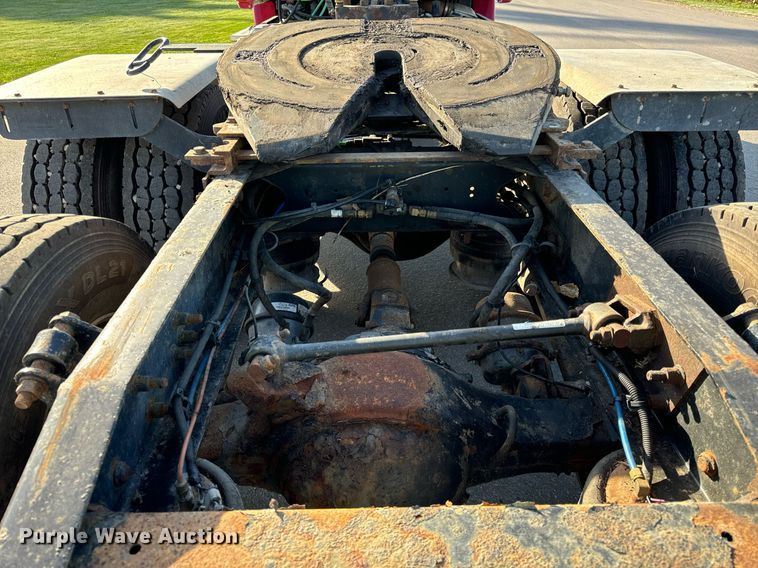 image for item DT2045 2012 Freightliner  Cascadia  semi truck