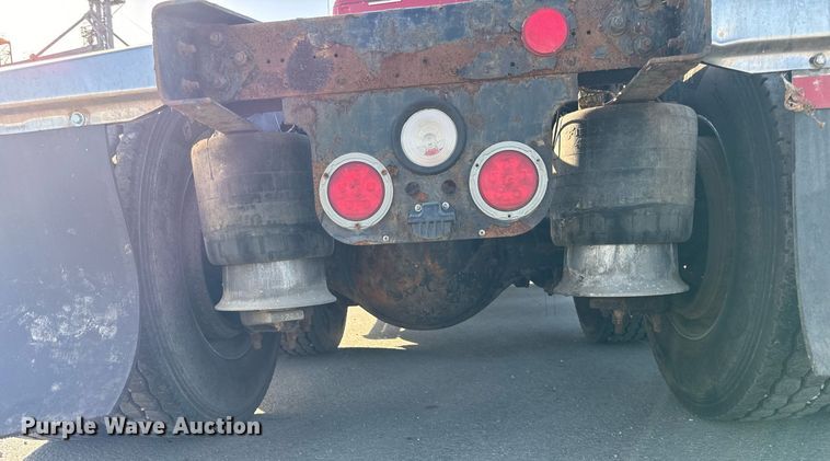 image for item DT2045 2012 Freightliner  Cascadia  semi truck