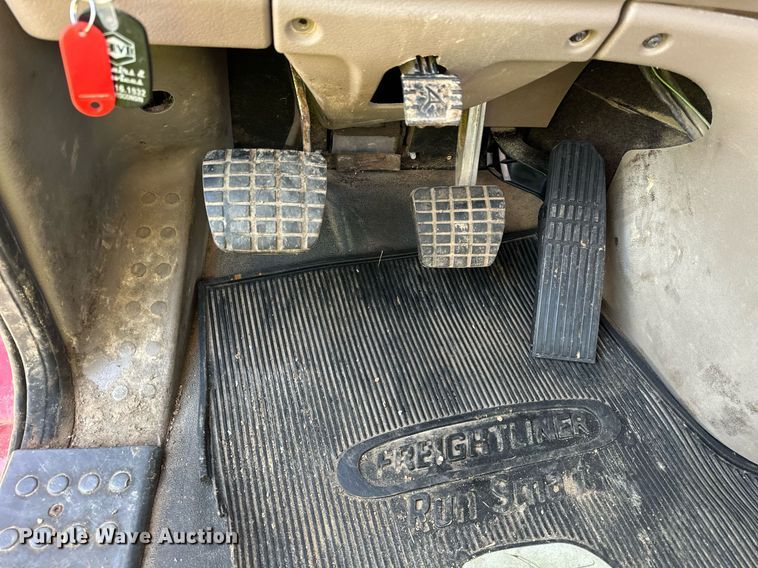 image for item DT2045 2012 Freightliner  Cascadia  semi truck