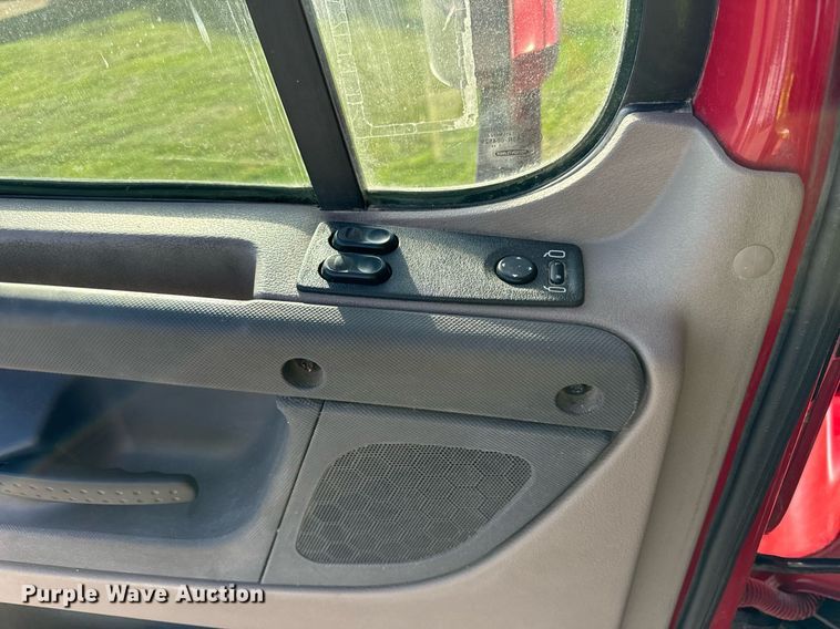 image for item DT2045 2012 Freightliner  Cascadia  semi truck