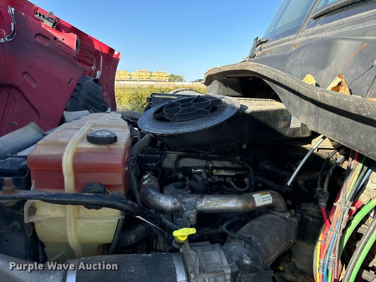 image for item DT2045 2012 Freightliner  Cascadia  semi truck