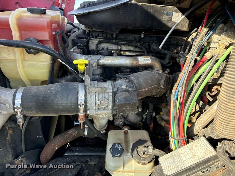 image for item DT2045 2012 Freightliner  Cascadia  semi truck