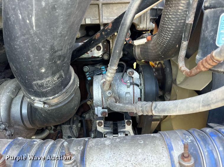 image for item DT2045 2012 Freightliner  Cascadia  semi truck