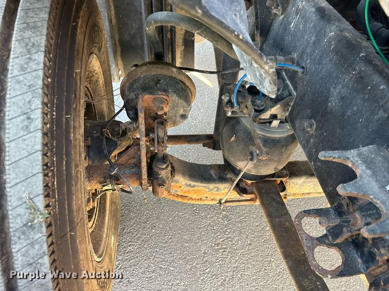 image for item DT2045 2012 Freightliner  Cascadia  semi truck