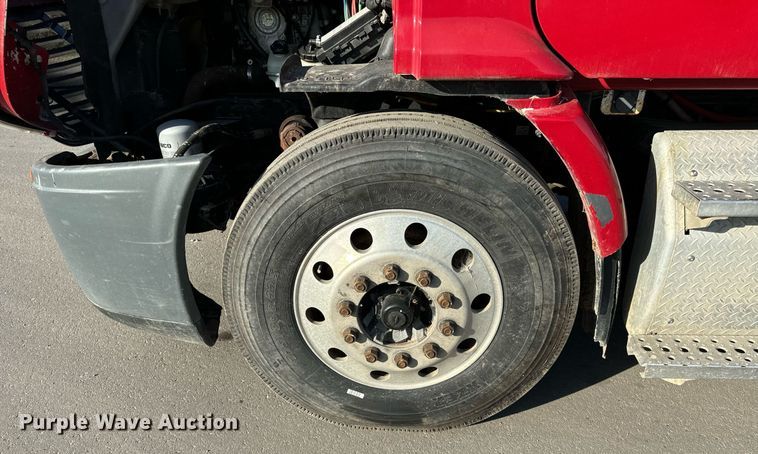 image for item DT2045 2012 Freightliner  Cascadia  semi truck