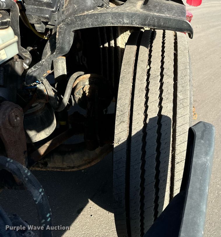 image for item DT2045 2012 Freightliner  Cascadia  semi truck