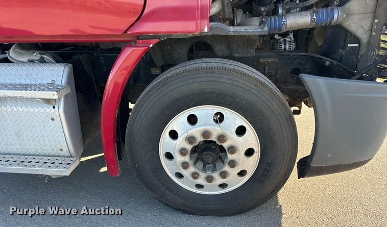 image for item DT2045 2012 Freightliner  Cascadia  semi truck