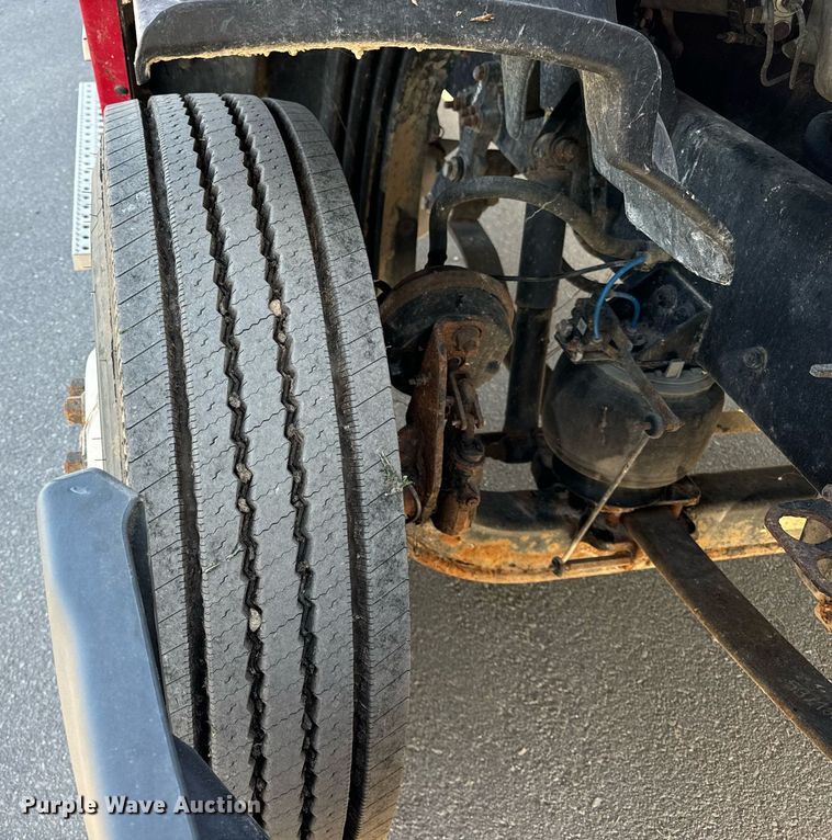 image for item DT2045 2012 Freightliner  Cascadia  semi truck