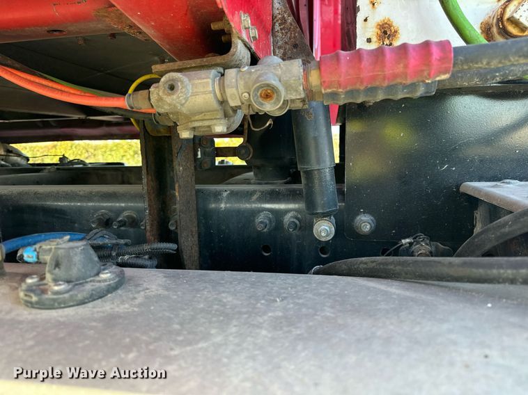 image for item DT2046 2015 Freightliner  Cascadia  semi truck