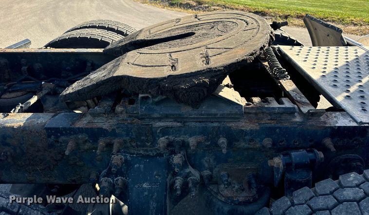 image for item DT2046 2015 Freightliner  Cascadia  semi truck