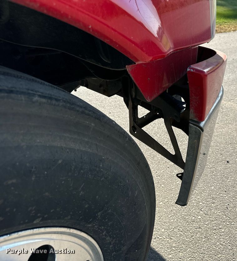 image for item DT2046 2015 Freightliner  Cascadia  semi truck