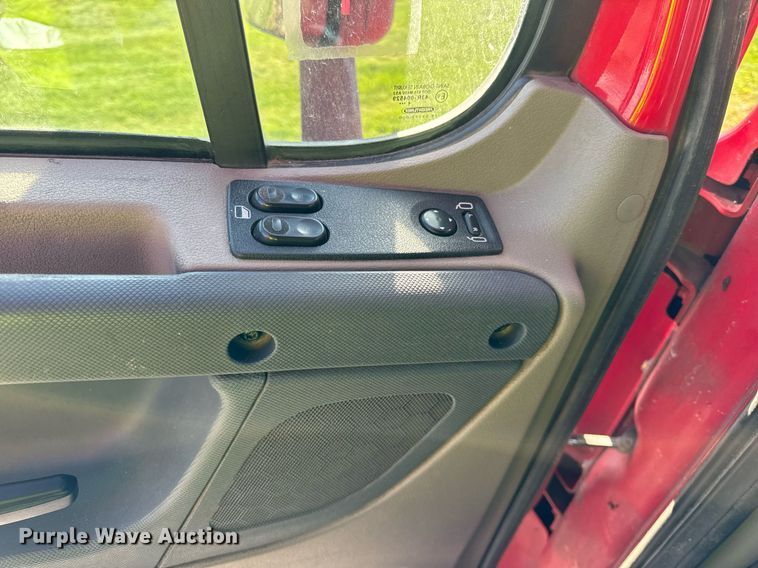 image for item DT2046 2015 Freightliner  Cascadia  semi truck