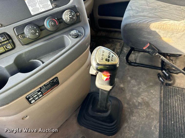 image for item DT2046 2015 Freightliner  Cascadia  semi truck