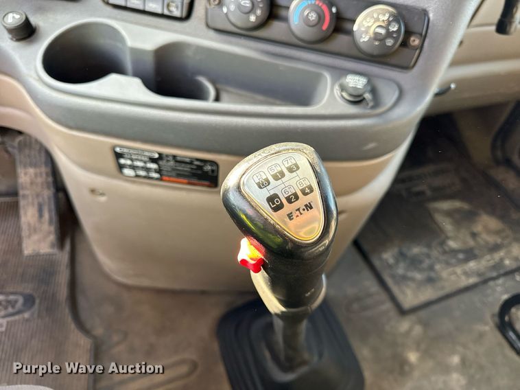 image for item DT2046 2015 Freightliner  Cascadia  semi truck