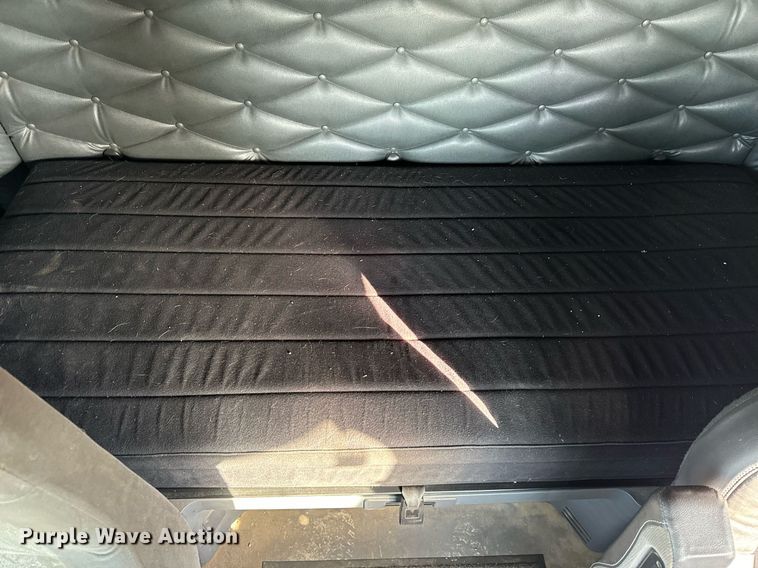 image for item DT2046 2015 Freightliner  Cascadia  semi truck