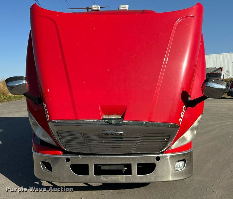 image for item DT2046 2015 Freightliner  Cascadia  semi truck