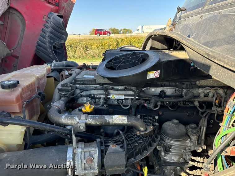 image for item DT2046 2015 Freightliner  Cascadia  semi truck