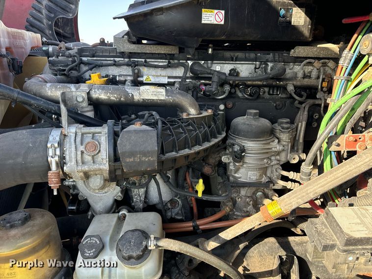 image for item DT2046 2015 Freightliner  Cascadia  semi truck