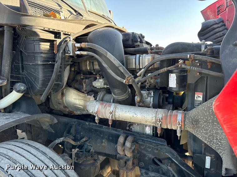 image for item DT2046 2015 Freightliner  Cascadia  semi truck