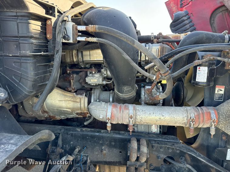 image for item DT2046 2015 Freightliner  Cascadia  semi truck