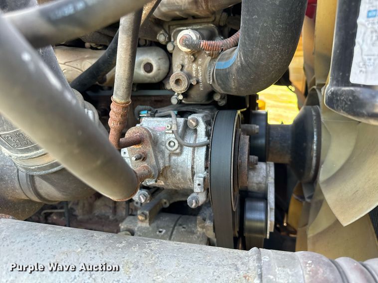 image for item DT2046 2015 Freightliner  Cascadia  semi truck