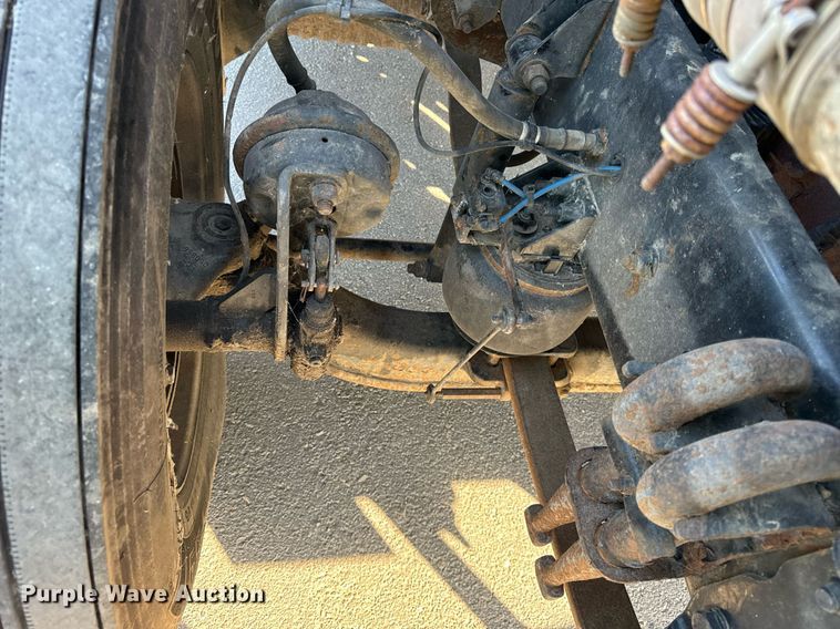 image for item DT2046 2015 Freightliner  Cascadia  semi truck