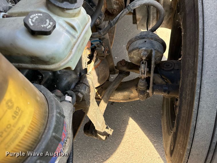 image for item DT2046 2015 Freightliner  Cascadia  semi truck