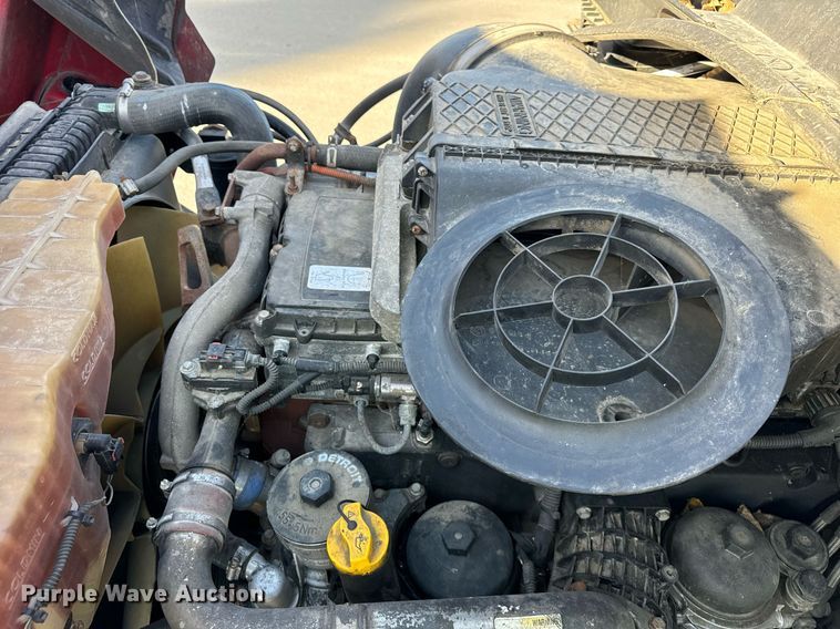 image for item DT2046 2015 Freightliner  Cascadia  semi truck