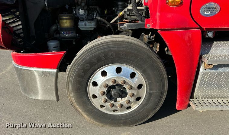 image for item DT2046 2015 Freightliner  Cascadia  semi truck