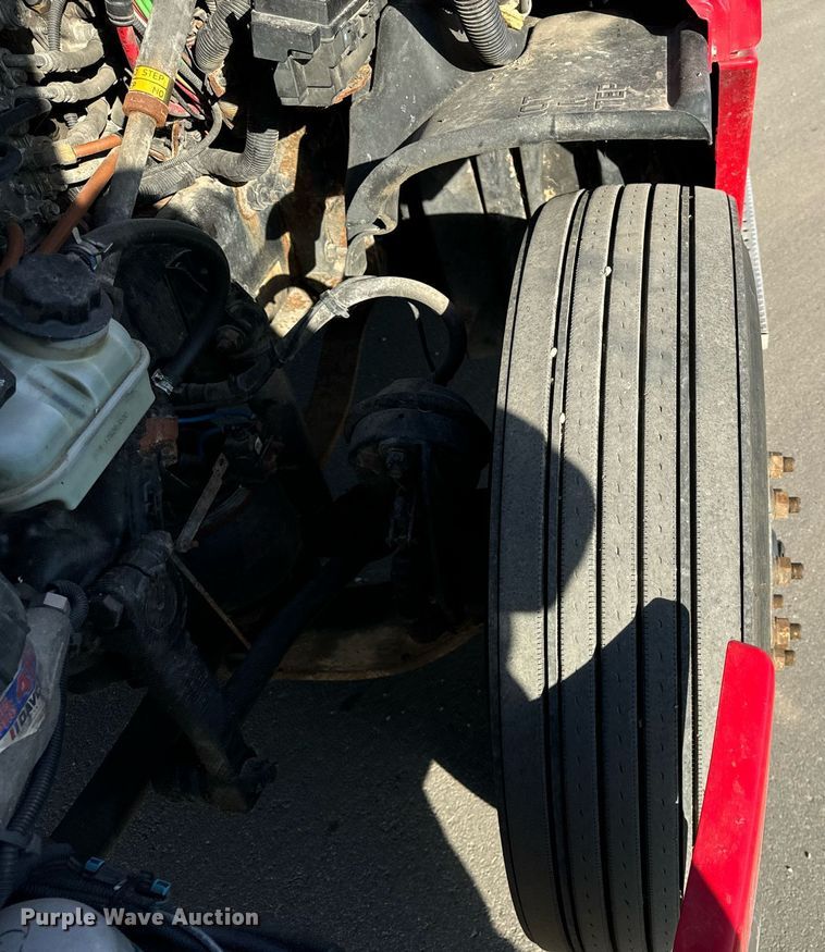 image for item DT2046 2015 Freightliner  Cascadia  semi truck