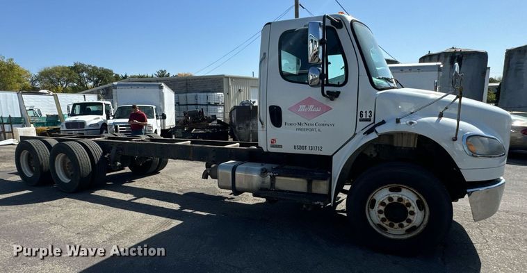 image for item DT2052 2007 Freightliner  M2  truck cab and chassis