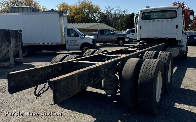 image for item DT2052 2007 Freightliner  M2  truck cab and chassis