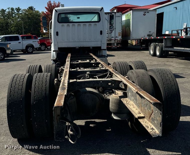 image for item DT2052 2007 Freightliner  M2  truck cab and chassis