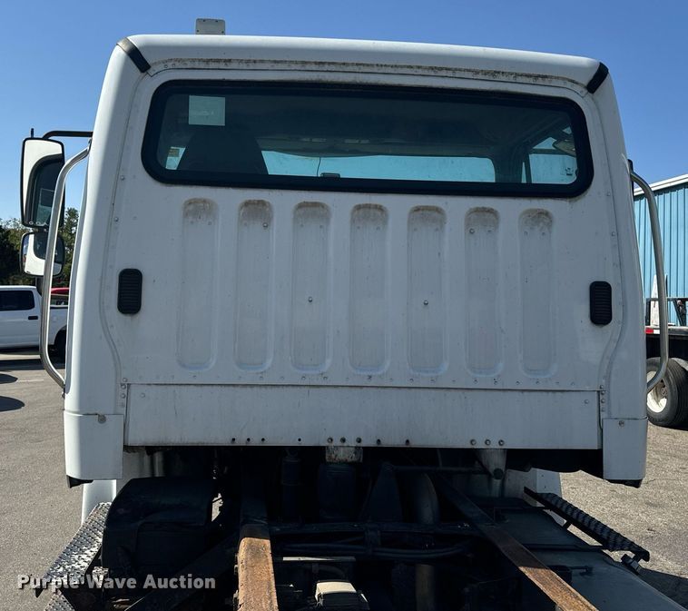 image for item DT2052 2007 Freightliner  M2  truck cab and chassis