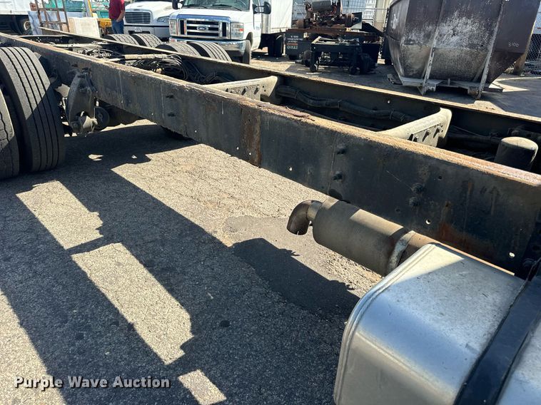 image for item DT2052 2007 Freightliner  M2  truck cab and chassis