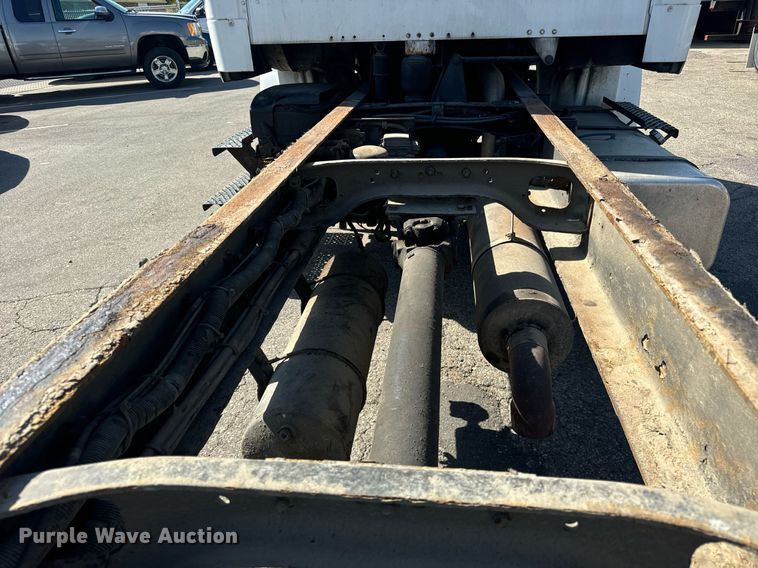 image for item DT2052 2007 Freightliner  M2  truck cab and chassis