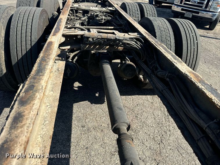 image for item DT2052 2007 Freightliner  M2  truck cab and chassis