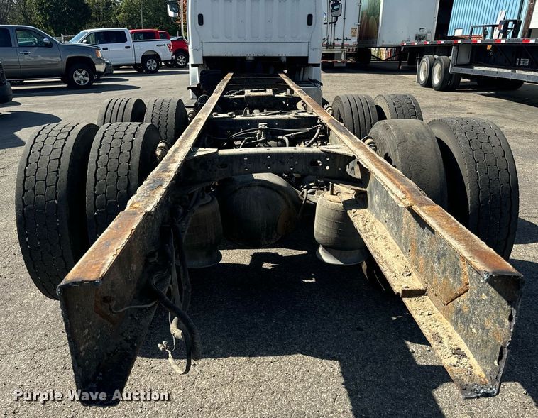 image for item DT2052 2007 Freightliner  M2  truck cab and chassis