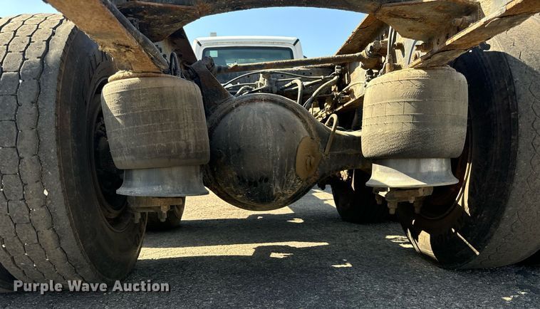 image for item DT2052 2007 Freightliner  M2  truck cab and chassis