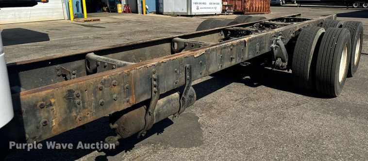 image for item DT2052 2007 Freightliner  M2  truck cab and chassis