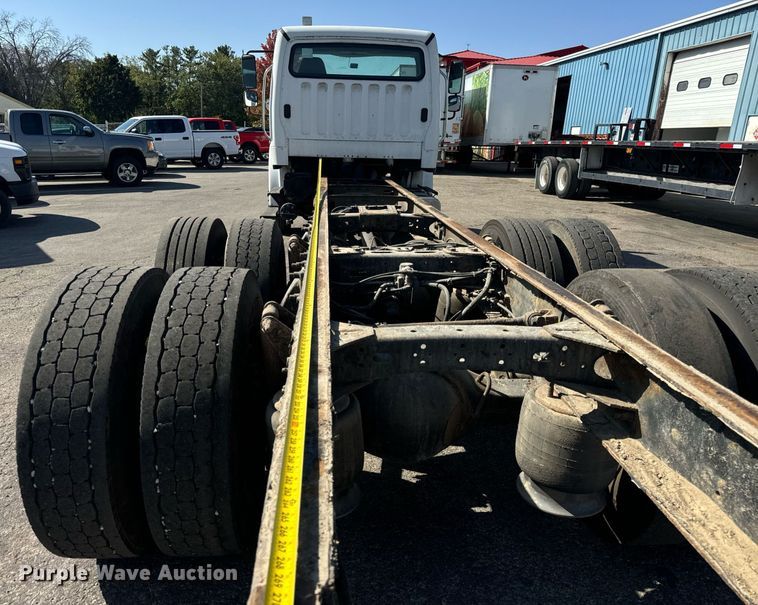 image for item DT2052 2007 Freightliner  M2  truck cab and chassis