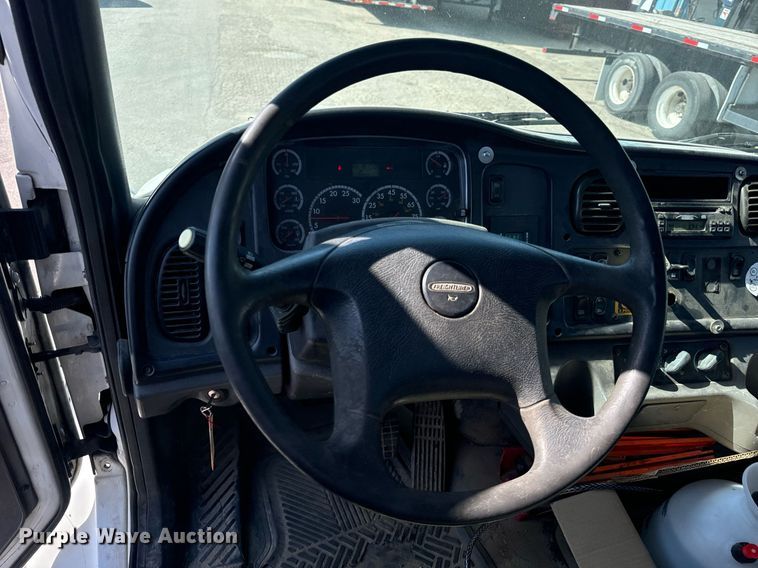 image for item DT2052 2007 Freightliner  M2  truck cab and chassis