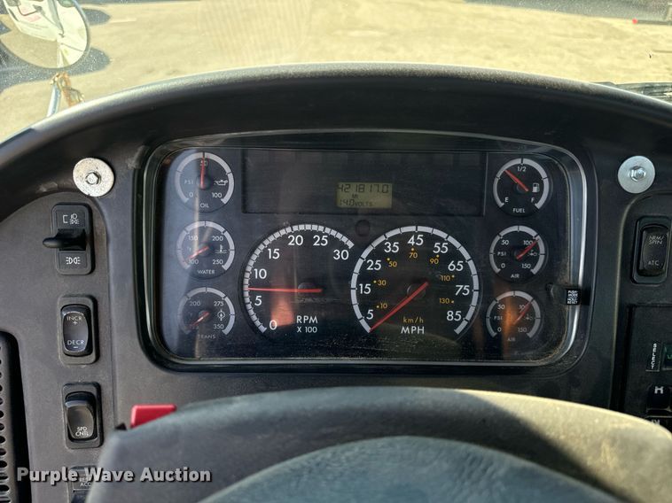 image for item DT2052 2007 Freightliner  M2  truck cab and chassis