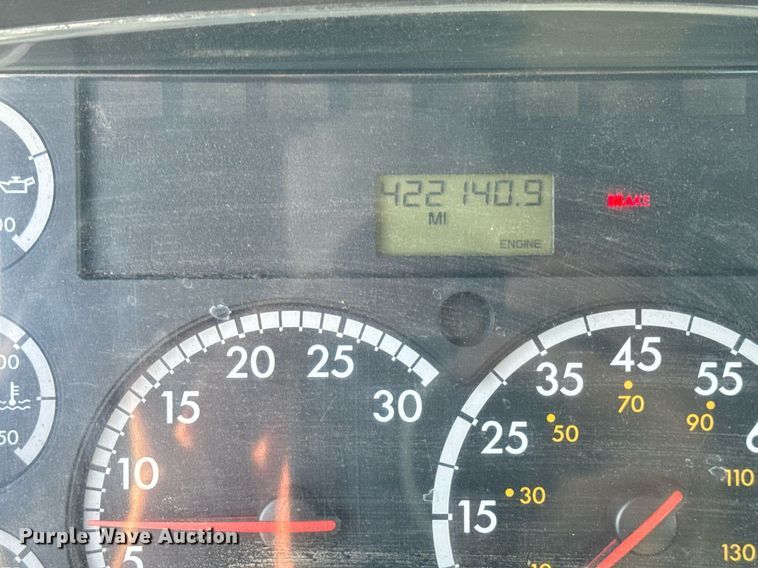 image for item DT2052 2007 Freightliner  M2  truck cab and chassis