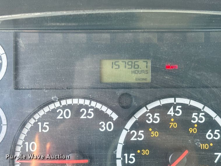 image for item DT2052 2007 Freightliner  M2  truck cab and chassis