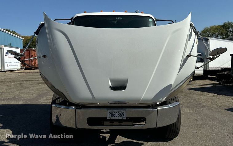 image for item DT2052 2007 Freightliner  M2  truck cab and chassis