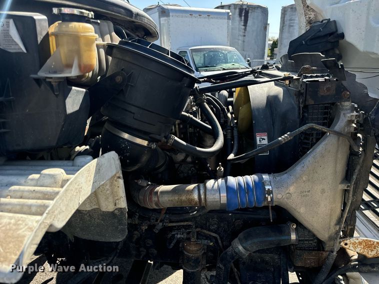 image for item DT2052 2007 Freightliner  M2  truck cab and chassis