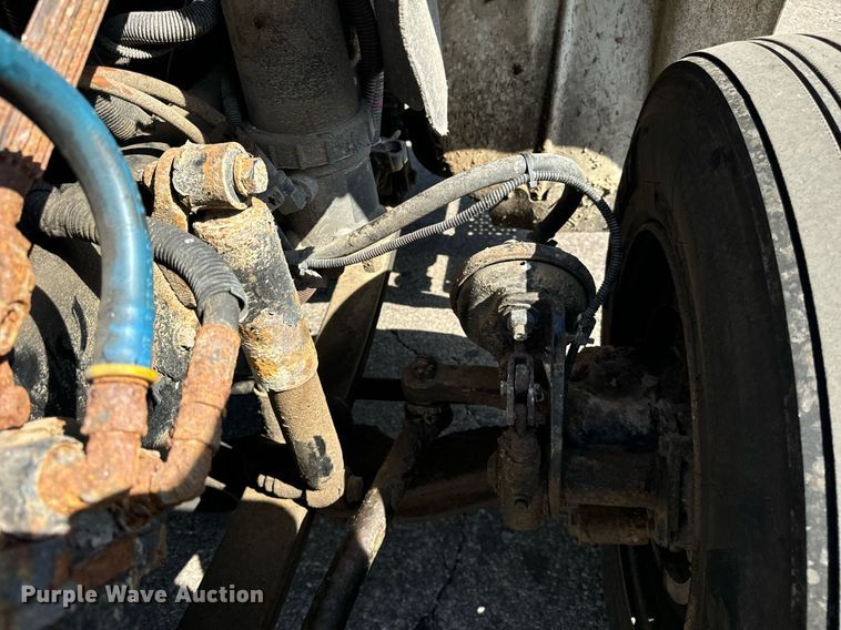 image for item DT2052 2007 Freightliner  M2  truck cab and chassis