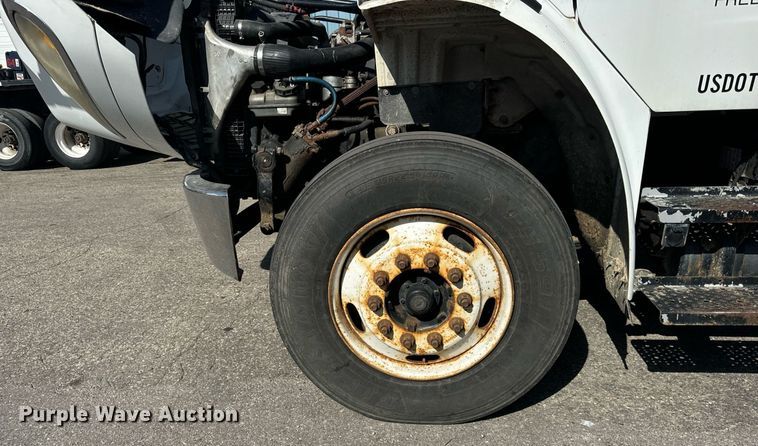 image for item DT2052 2007 Freightliner  M2  truck cab and chassis