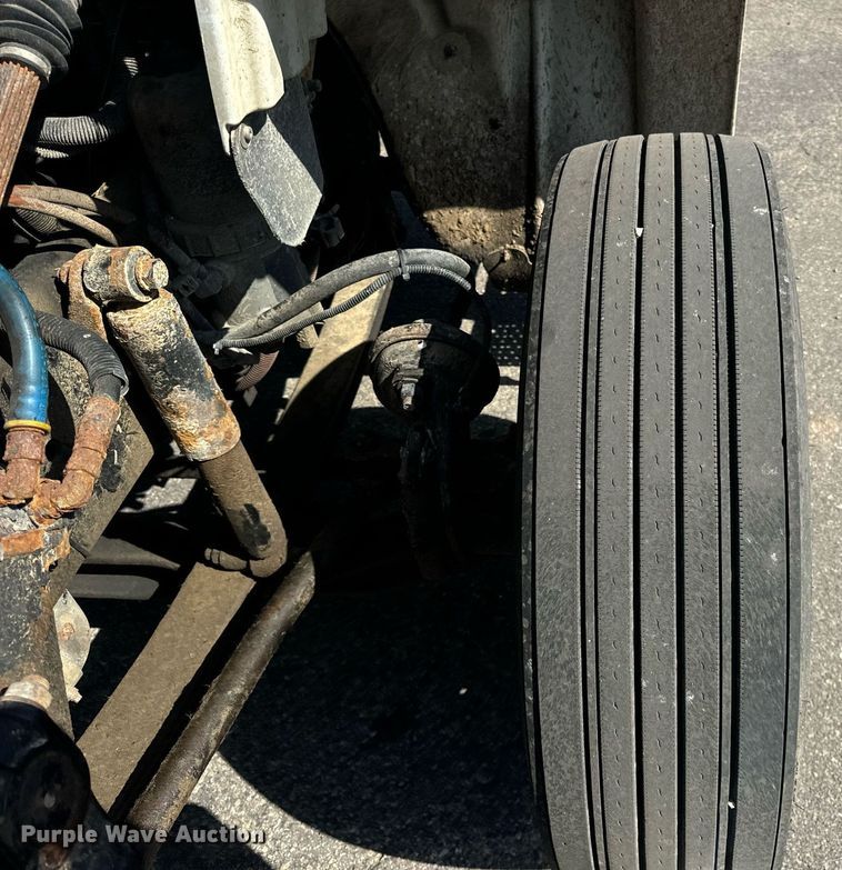 image for item DT2052 2007 Freightliner  M2  truck cab and chassis